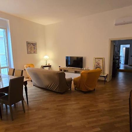 Tra Mare E Castello Apartment La Spezia Luaran gambar