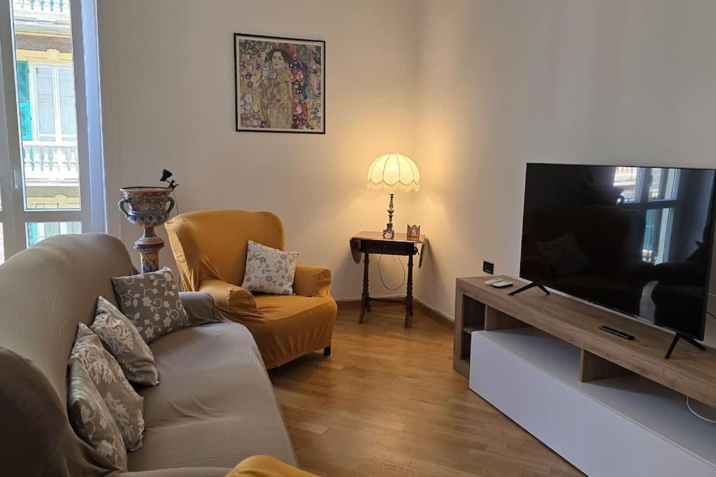 Tra Mare E Castello Apartment La Spezia Luaran gambar