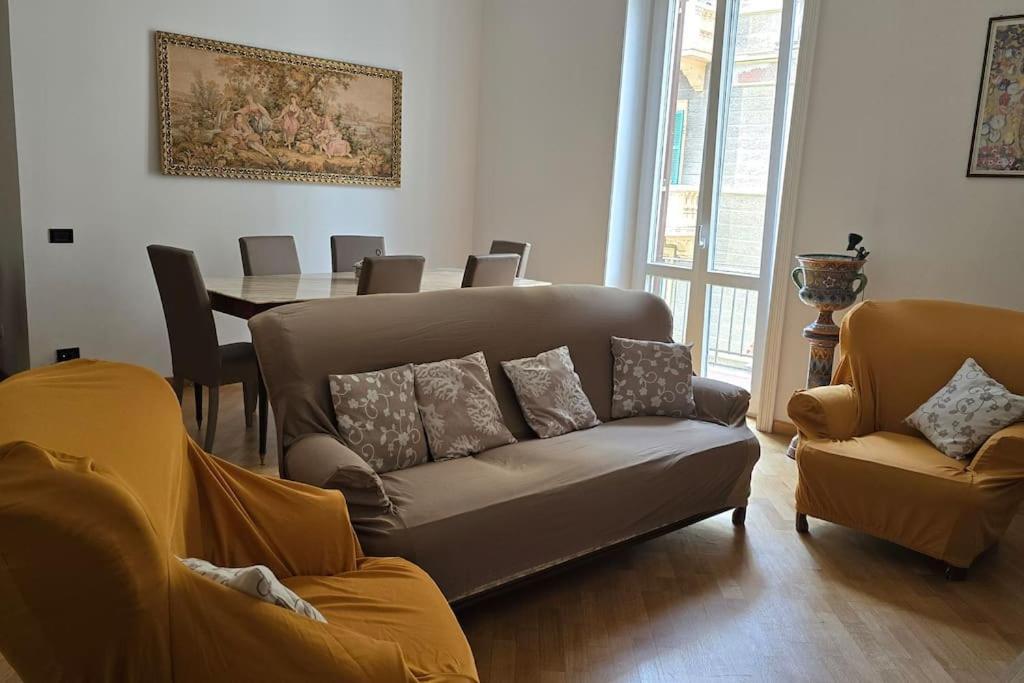 Tra Mare E Castello Apartment La Spezia Luaran gambar