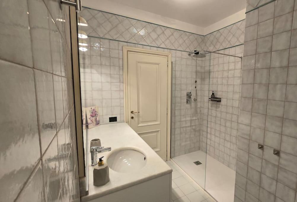 Tra Mare E Castello Apartment La Spezia Luaran gambar