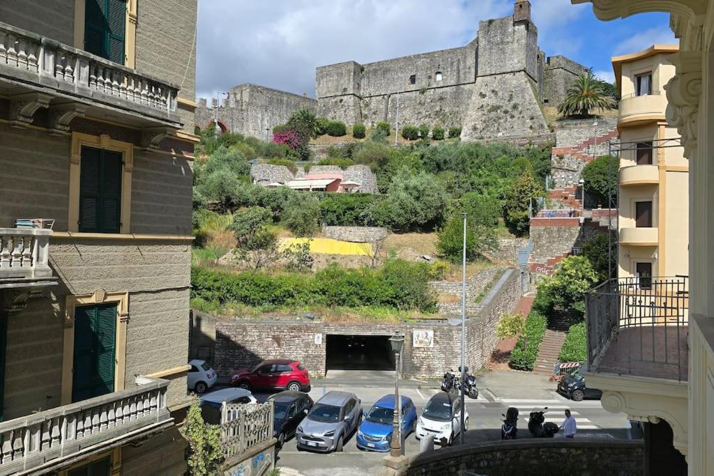 Tra Mare E Castello Apartment La Spezia Luaran gambar