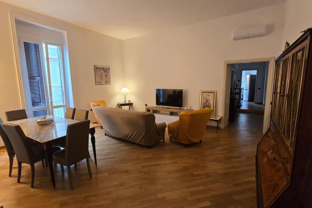 Tra Mare E Castello Apartment La Spezia Luaran gambar